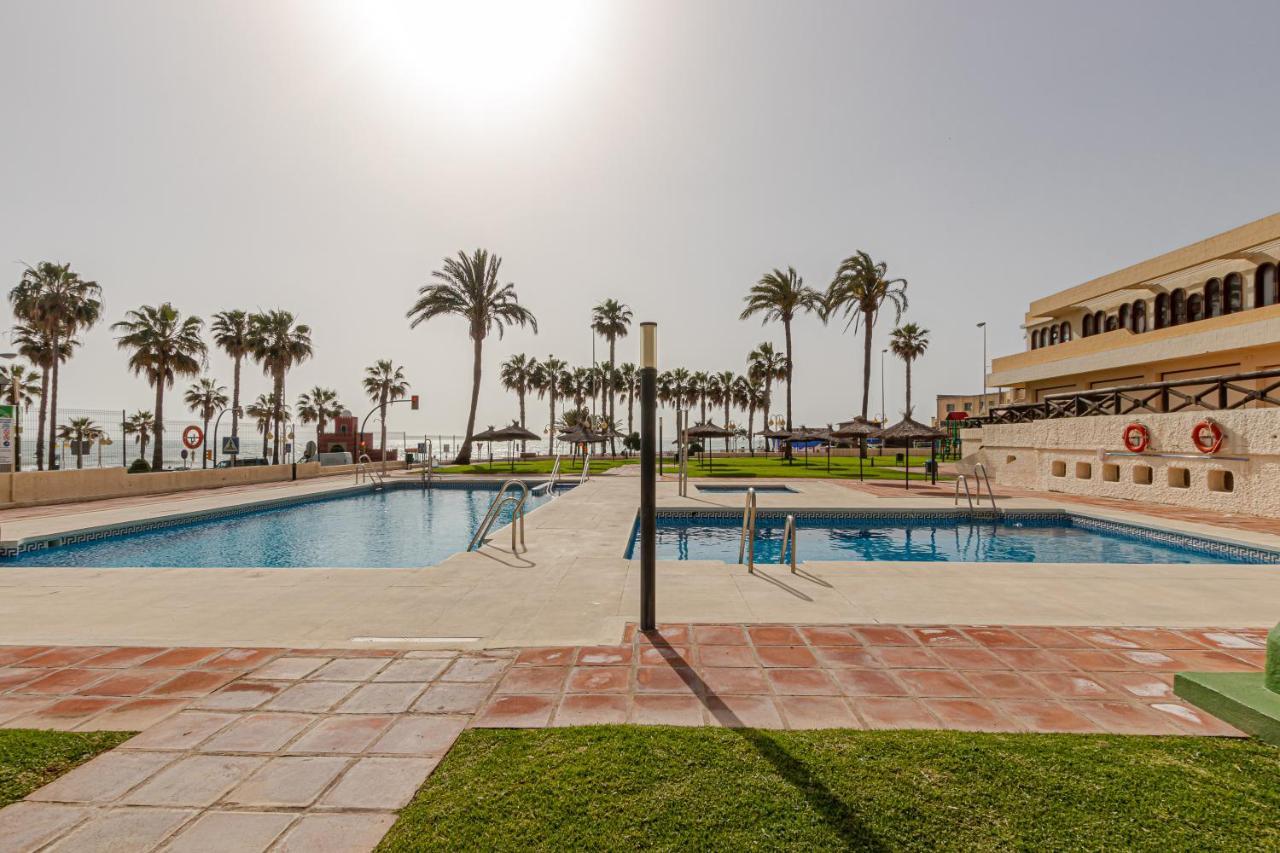 Amazing Views Beachfront Apartment With Swimming Pool Benalmádena Kültér fotó