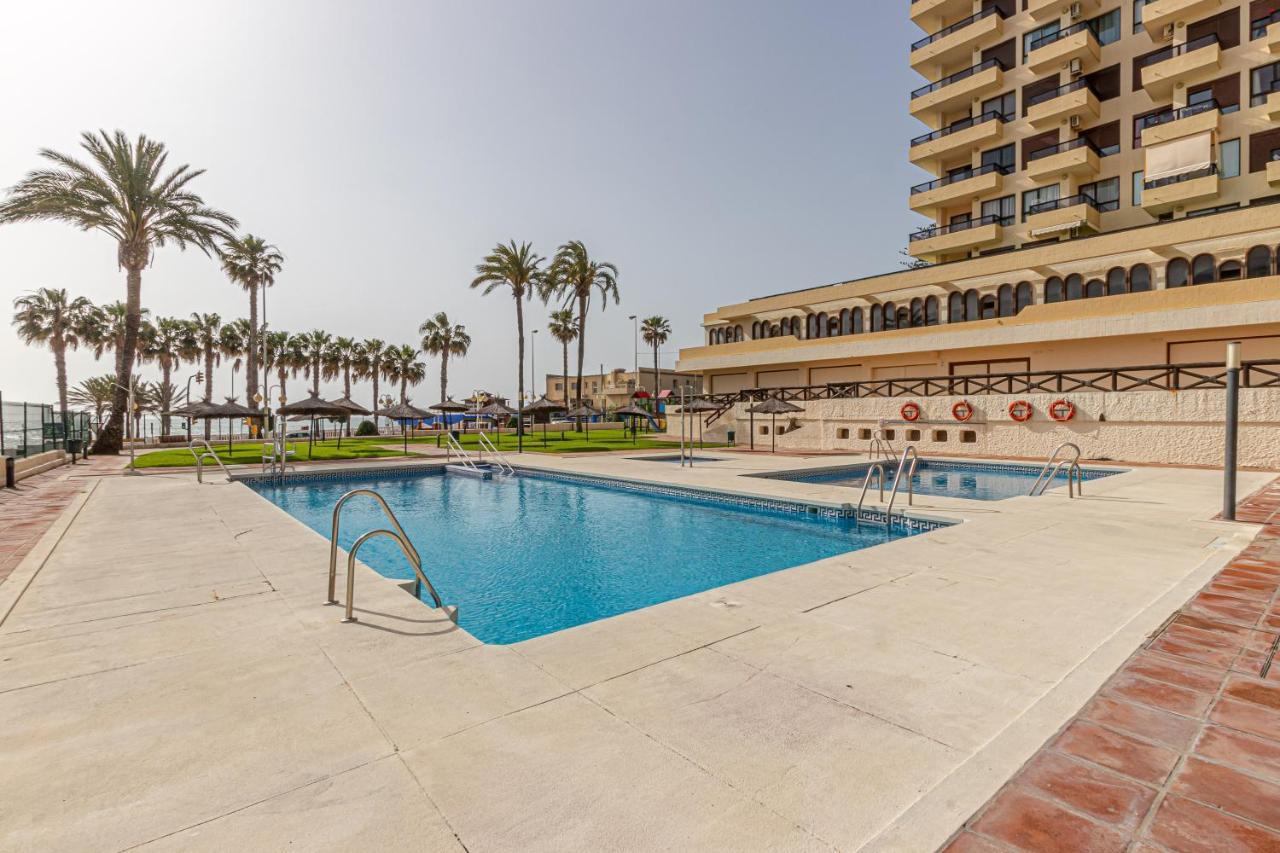 Amazing Views Beachfront Apartment With Swimming Pool Benalmádena Kültér fotó