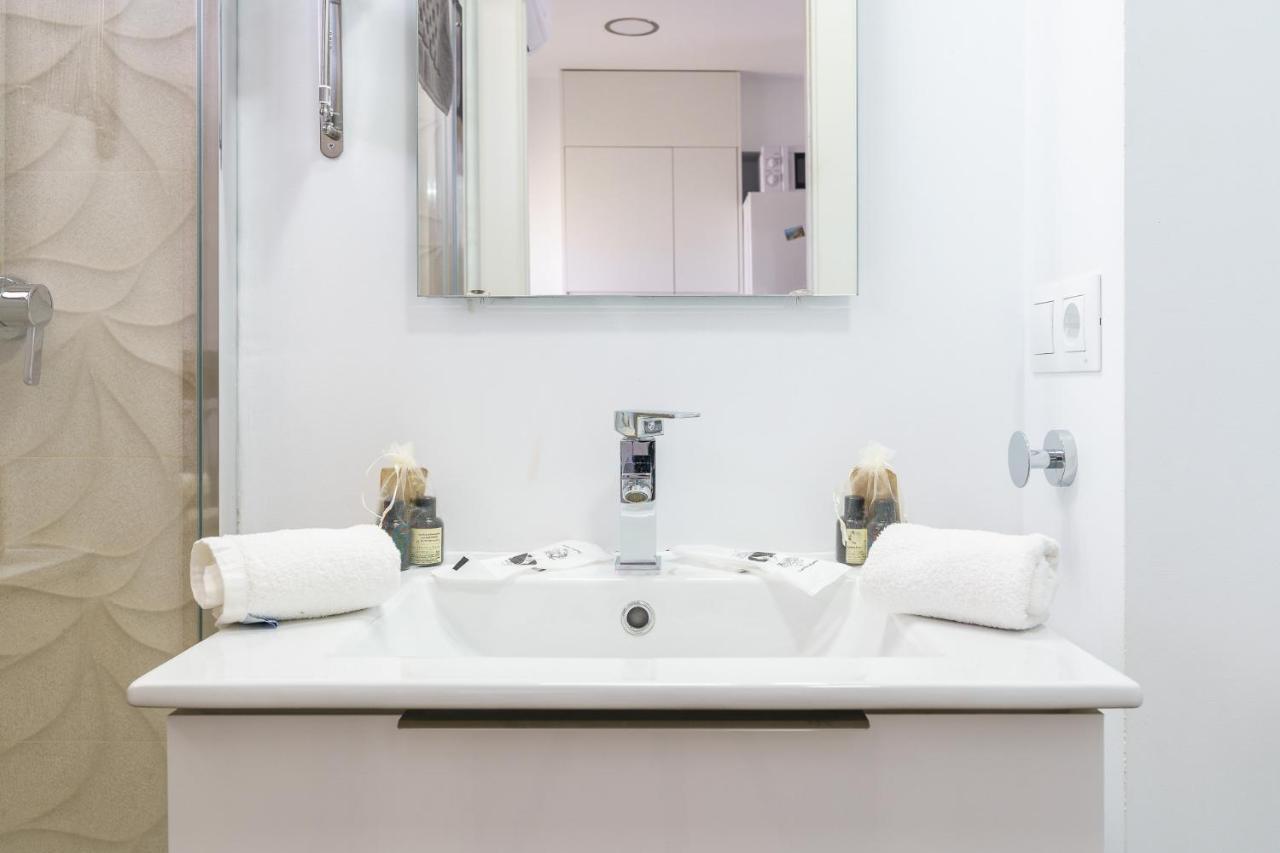 Amazing Views Beachfront Apartment With Swimming Pool Benalmádena Kültér fotó
